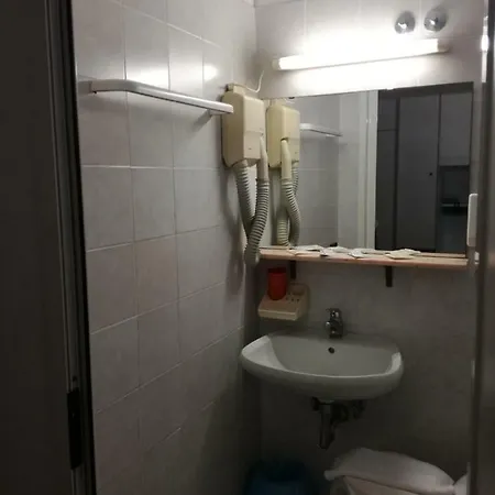 Hotel Apollo 3*