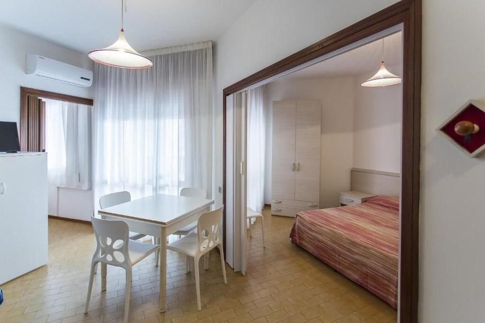 Hotel Apollo 3*