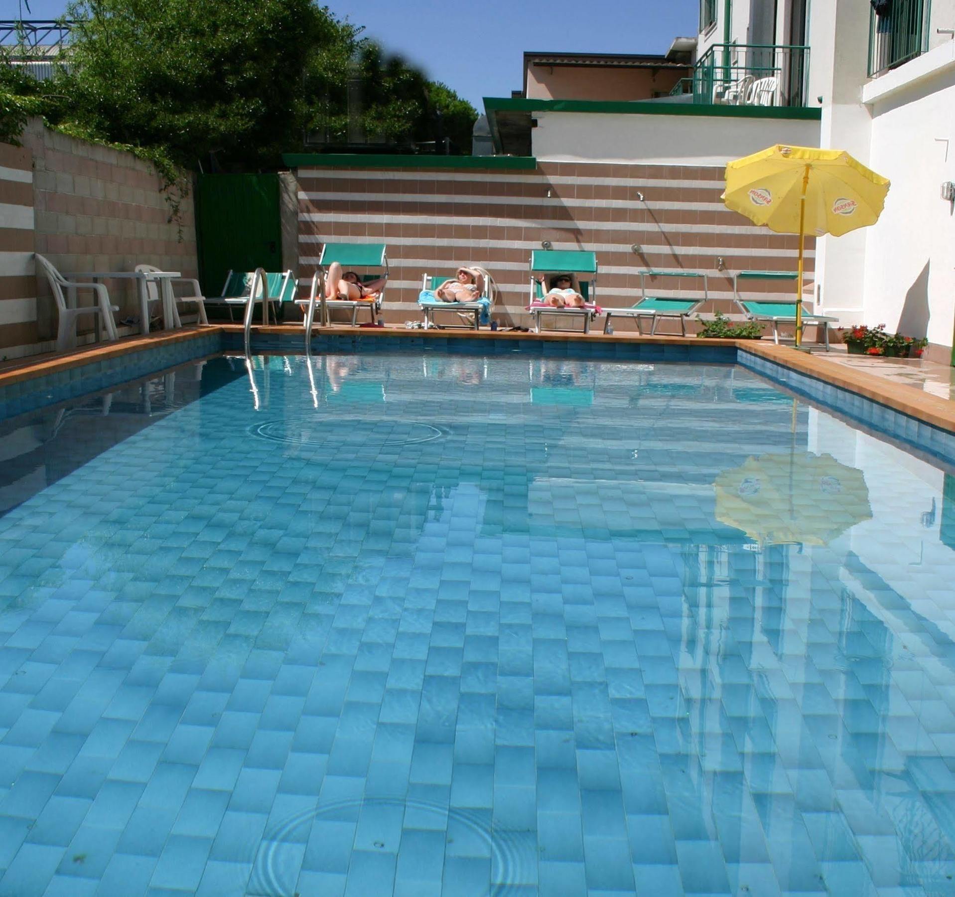 Apollo Hotel 3*
