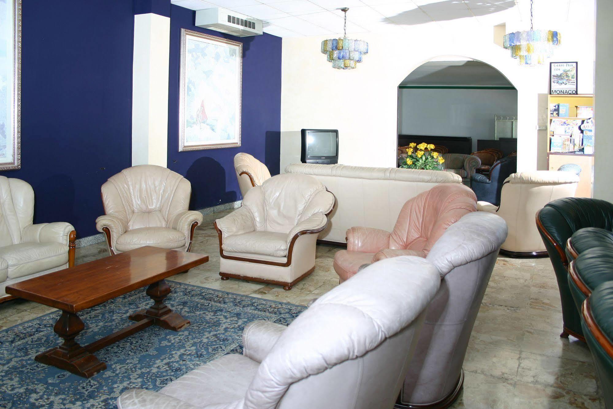 Apollo Hotel 3*